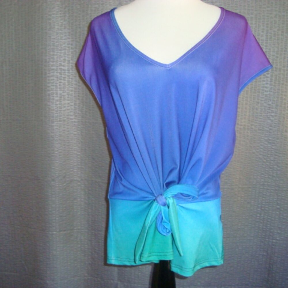 NWT LILY BY FIRMIANA V-NECK PURPLE BLUES GREEN PENDULUM BLOUSE TIE sz M